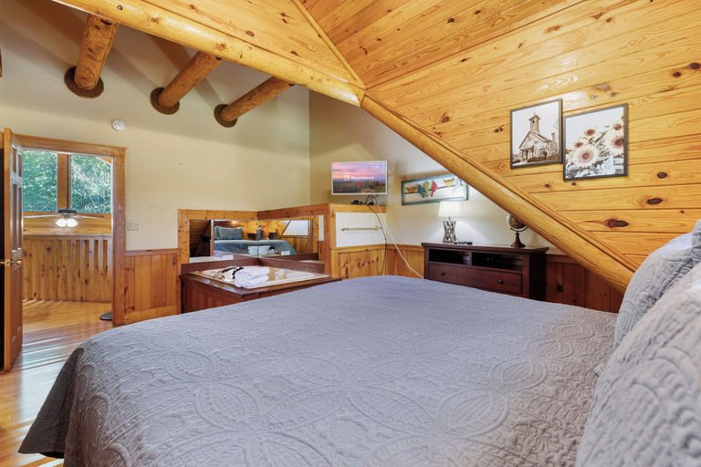 Bedroom 2, Golfing Dreams, Sevier