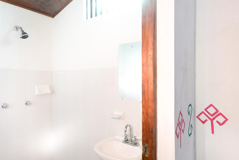 Bathroom, Hotel Taselotzin, Nauzontla