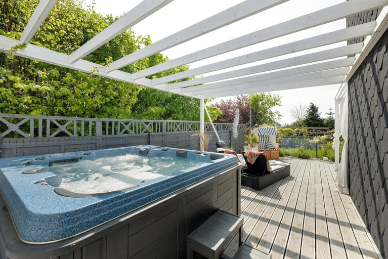 Balcony, Holiday Home With Whirlpool Bathtub, Wrzosowo, Kamień
