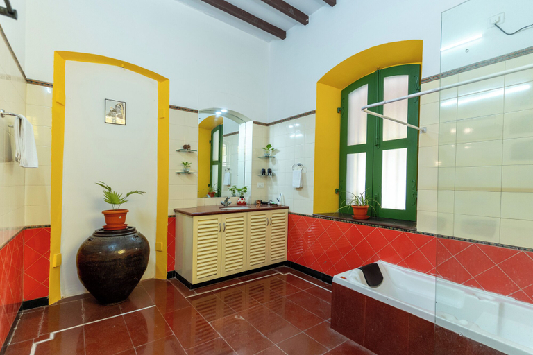 Bathroom 3, Luigi Villa, Puducherry