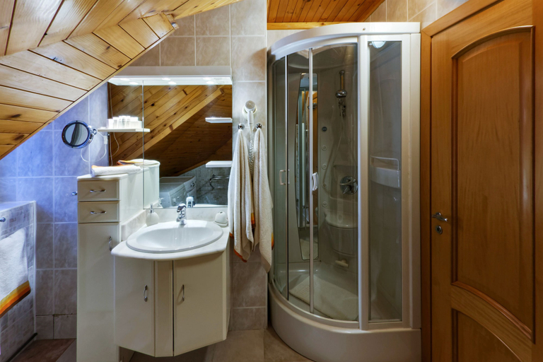 Bathroom 3, Boutique Hotel Club Austria, Busteni