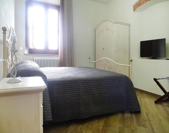 Room 4, Alluring Apartment in Lamporecchio, Pistoia