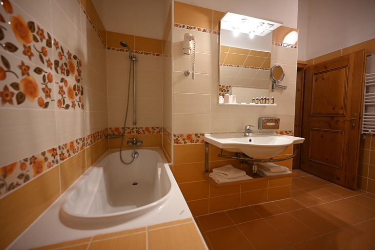 Bathroom 4, Mercure Sighisoara Binderbubi Hotel & Spa, Sighisoara