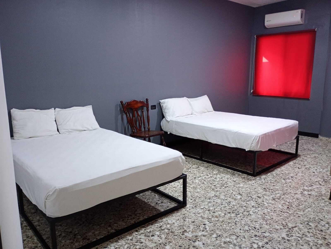 Bedroom 3, Unidades Privadas con AC-TV-WiFi y Estacionamiento en Centro de MTY, Monterrey