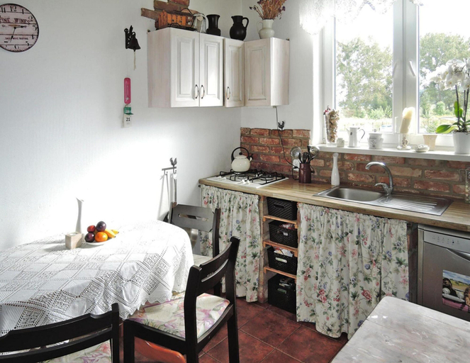 Private kitchen 2, Villa in Troszyn by Lake With Natural Beach, Kamień