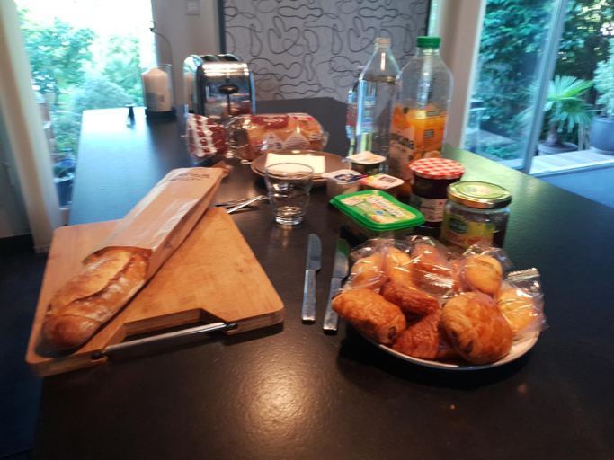 Food & Drinks 4, Chambre cosy Bed and Breakfast entre Paris et Disney, Seine-Saint-Denis