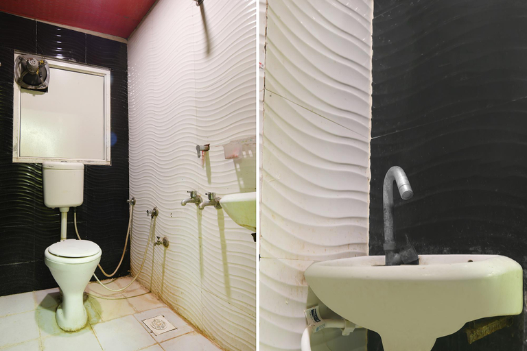 Bathroom, FabHotel Parihar Palace, Ujjain