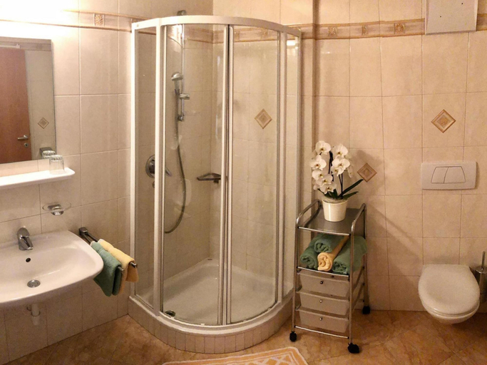Bathroom 4, Apartment in Goldrain With Pool & Mountain Views, Bolzano