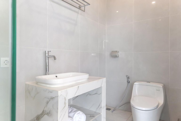 Bathroom 9