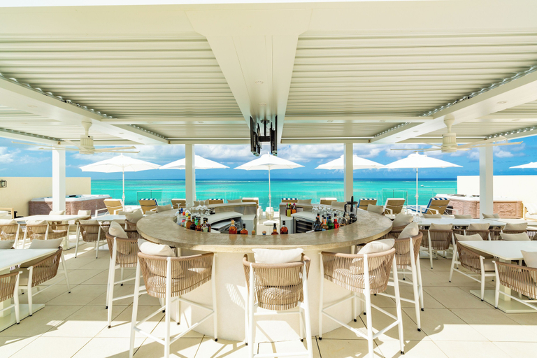 Food & Drinks 5, Beachfront at Windsong on the Reef