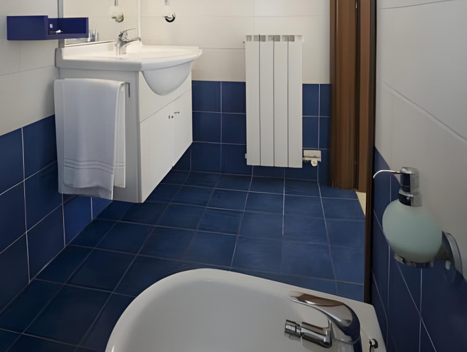 Bathroom 7