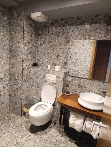 Bathroom 4