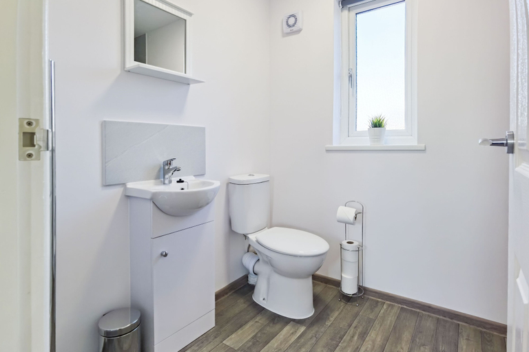 Bathroom 2, Chadburn House by Your Lettings UK, Peterborough