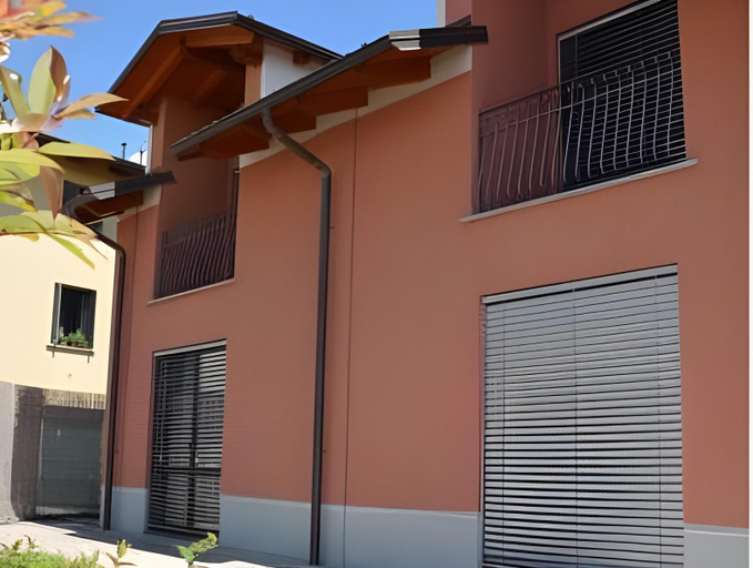Exterior 12