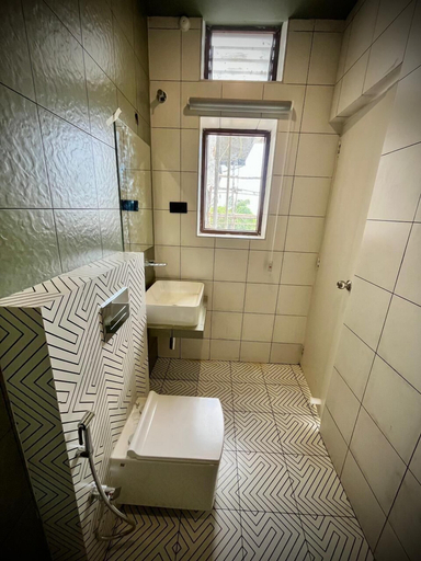 Bathroom 4, Hotel Castle Manor, Viluppuram
