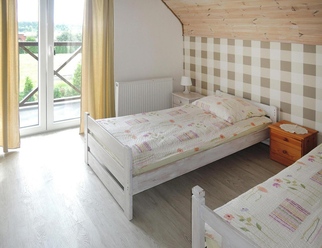 Room 5, Villa in Troszyn by Lake With Natural Beach, Kamień