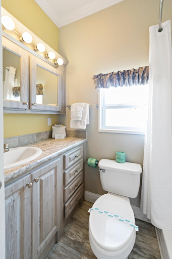 Bathroom, Sun Outdoors Sarasota, Sarasota