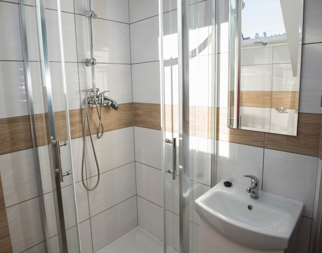 Bathroom 2, Comfortable, Convenient Apartment, Pool Included, Sławno