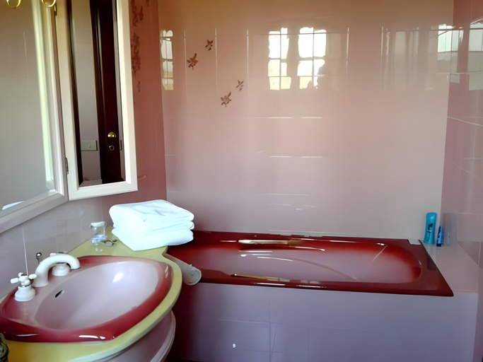 Bathroom 16
