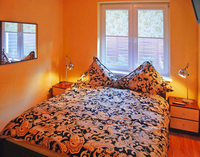 Room, Comfortable Holiday Home With Summer Pool + Sauna, Sławno