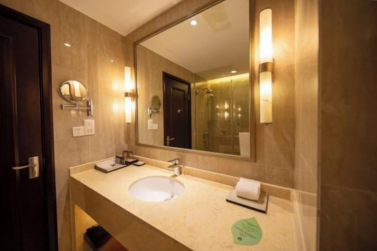 Bathroom 10
