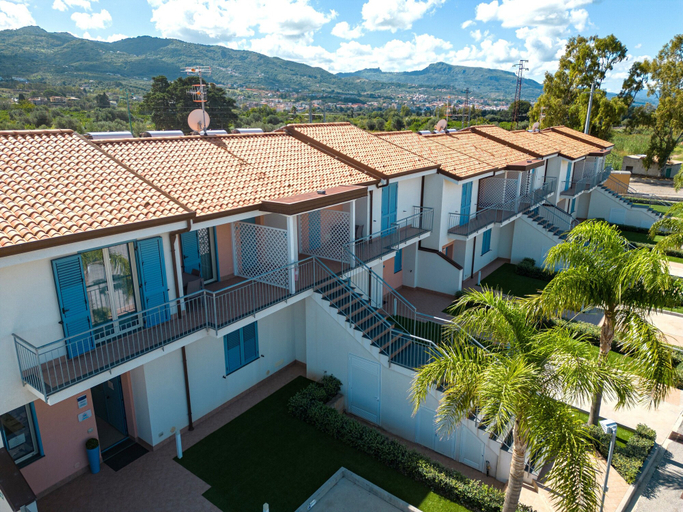 Exterior & Views 2, Icaro Apartments, Messina