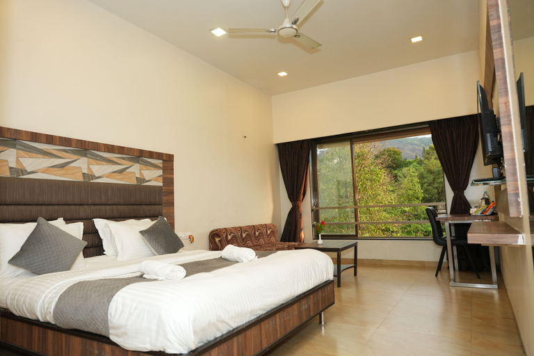 Bedroom 5, Hotel Lalit Inn Lonavala, Pune