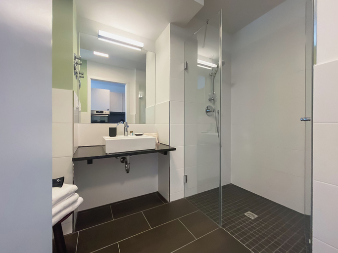 Bathroom 5, The Circus Living, Berlin