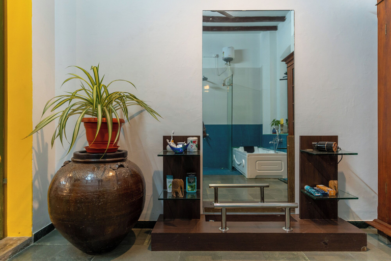Others 5, Luigi Villa, Puducherry