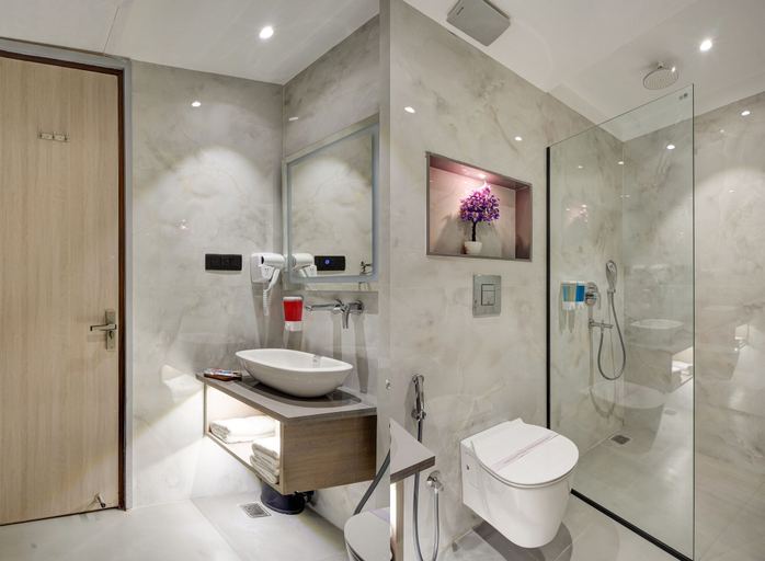 Bathroom 5, Gold The Royal, Delhi