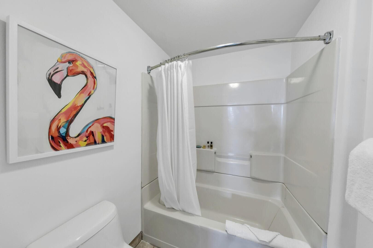 Bathroom 4, Henderson Haus, Okaloosa