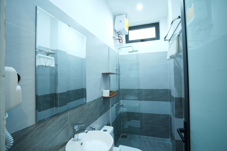 Bathroom 4, Sapphire Hotel Hue, Huế