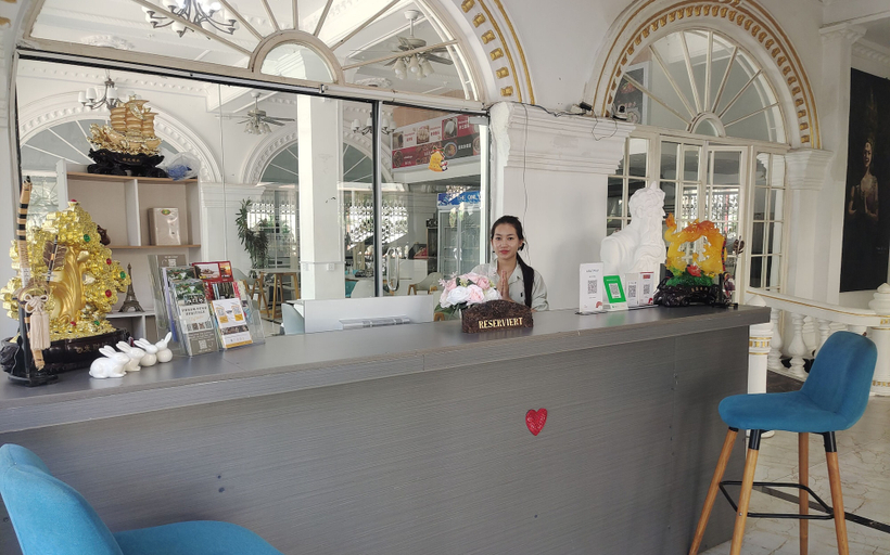 Food & Drinks 5, Le Hotel Hotel, Phnom Penh
