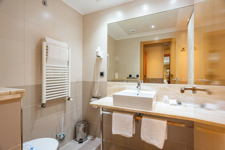 Bathroom 3, Hotel Palau de girona, Girona
