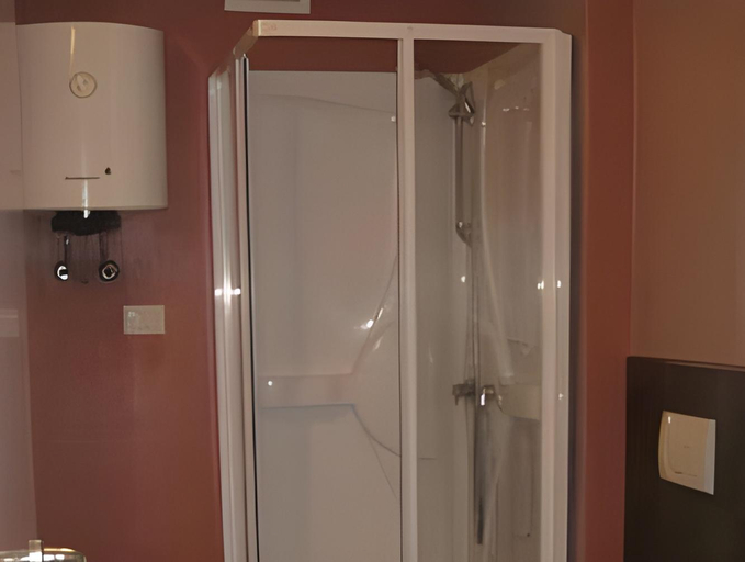 Bathroom 9