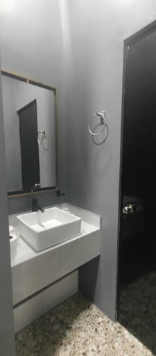 Bathroom 4, Unidades Privadas con AC-TV-WiFi y Estacionamiento en Centro de MTY, Monterrey