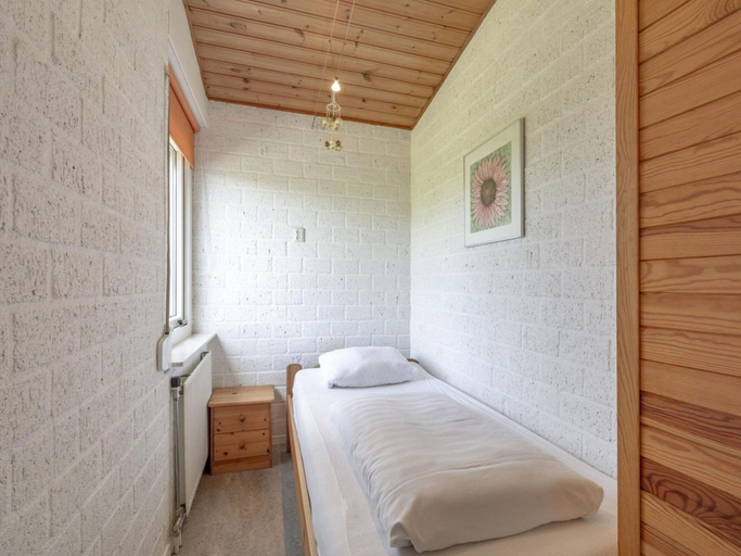 Room 2, Modern Bungalow Close to the Beach, Zijpe