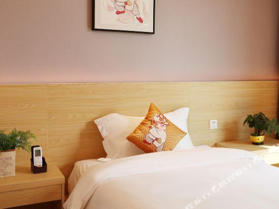 4, Yilong Ruige Apartment (Foshan Longjing Garden Lanshi Subway Station Branch), Foshan