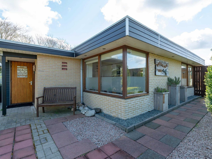 Exterior 2, Comfortable Holiday Home in Sint Maartenszee, Zijpe