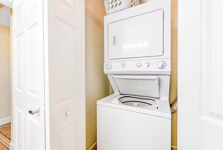 Bathroom 3, Tidewater 1902, Bay