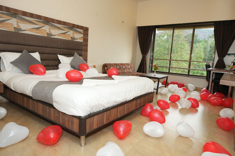 Bedroom 2, Hotel Lalit Inn Lonavala, Pune