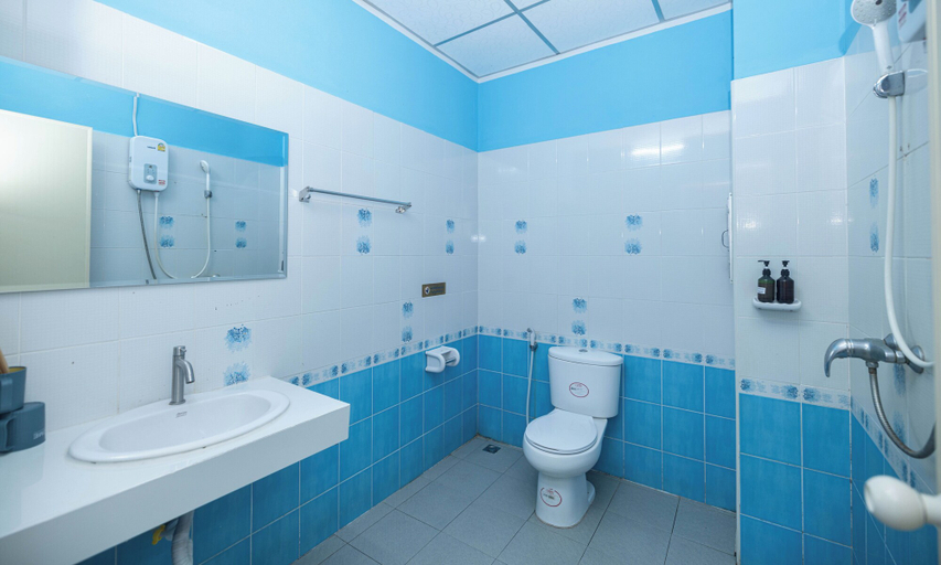 Bathroom 5, Belle Cose Guest House Phuket, Phuket Island