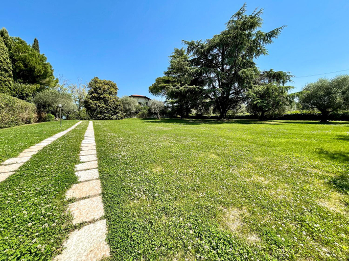 Others 4, Villa Antonio, Brescia