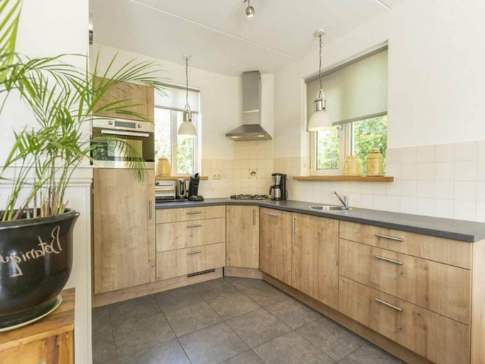 Private kitchen 4, Detached 6 Pers Holiday Home, Texel