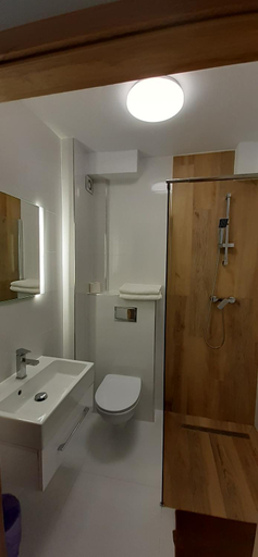 Bathroom 11