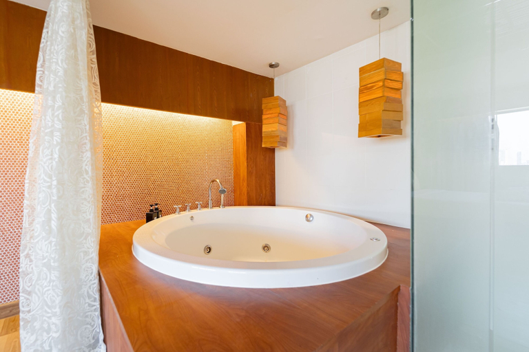 Bathroom 7