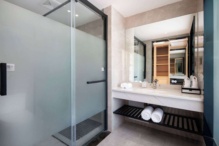 Bathroom 3, Ramada by Wyndham Guangyuan Zengjiashan Resort, Guangyuan