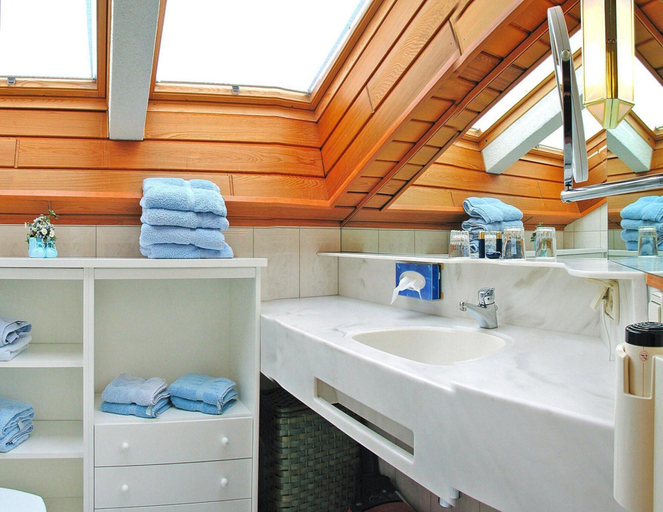 Bathroom 5, Chalet in Dienten by Ski Slopes & Wellness, Zell am See