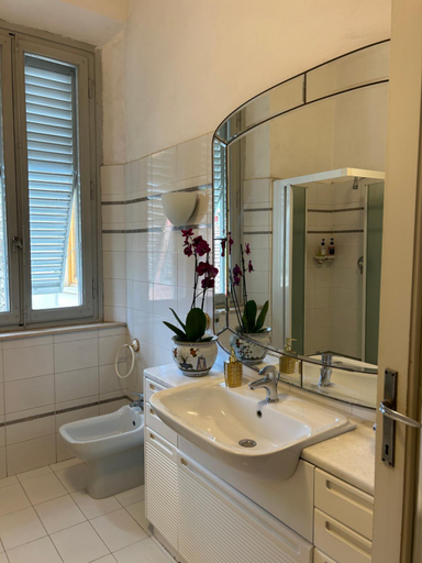 Bathroom 3, Villa Ada, Pistoia