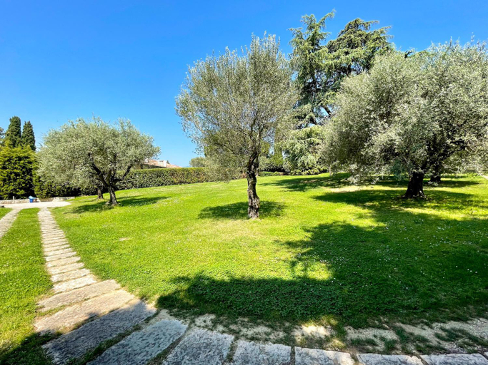 Others 5, Villa Antonio, Brescia